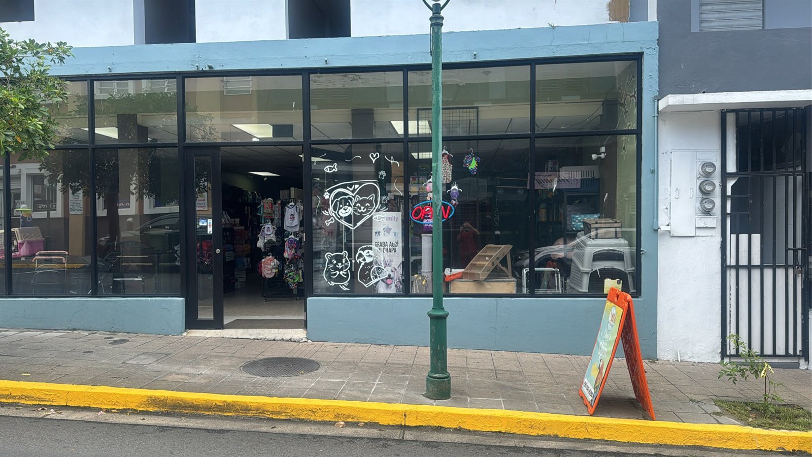 KJ's Pet Shop antes